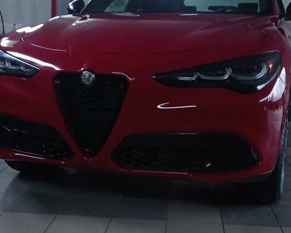 Красный Альфа Ромео Стелвио, объемом двигателя 2 л и пробегом 13 тыс. км за 32500 $, фото 2 на Automoto.ua