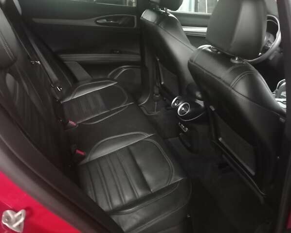 Красный Альфа Ромео Стелвио, объемом двигателя 2 л и пробегом 13 тыс. км за 32500 $, фото 23 на Automoto.ua