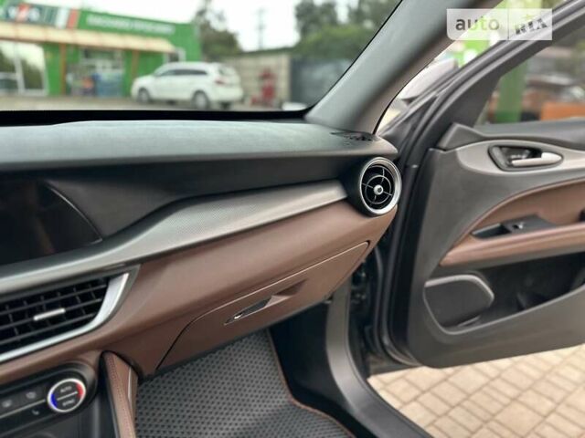 Альфа Ромео Стелвио, объемом двигателя 2 л и пробегом 80 тыс. км за 19500 $, фото 37 на Automoto.ua