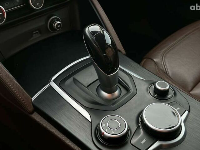 Альфа Ромео Стелвио, объемом двигателя 2 л и пробегом 81 тыс. км за 22500 $, фото 15 на Automoto.ua