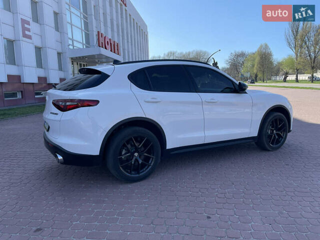 Альфа Ромео Стелвио, объемом двигателя 2 л и пробегом 57 тыс. км за 27000 $, фото 4 на Automoto.ua