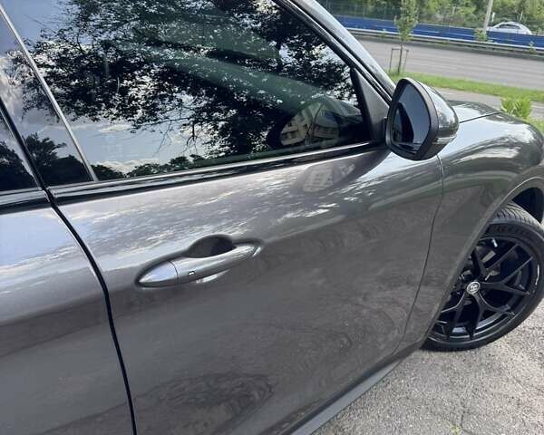 Альфа Ромео Стелвио 2017 в Киеве на Automoto.ua Серый Альфа Ромео Стелвио, объемом двигателя 2 л и пробегом 96 тыс. км за 24999 $, фото 28 на Automoto.ua