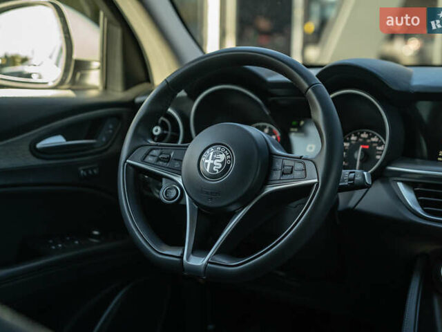 Серый Альфа Ромео Стелвио, объемом двигателя 2 л и пробегом 111 тыс. км за 20700 $, фото 22 на Automoto.ua