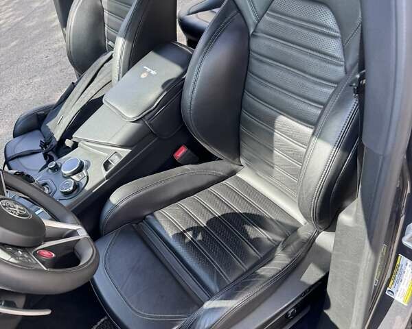 Альфа Ромео Стелвио 2017 в Киеве на Automoto.ua Серый Альфа Ромео Стелвио, объемом двигателя 2 л и пробегом 96 тыс. км за 24999 $, фото 43 на Automoto.ua