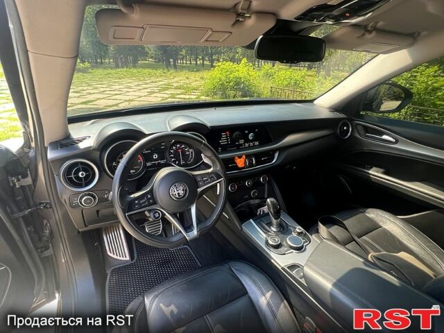 Альфа Ромео Стелвио 2017 в Харькове на Automoto.ua Серый Альфа Ромео Стелвио, объемом двигателя 2 л и пробегом 83 тыс. км за 22500 $, фото 8 на Automoto.ua