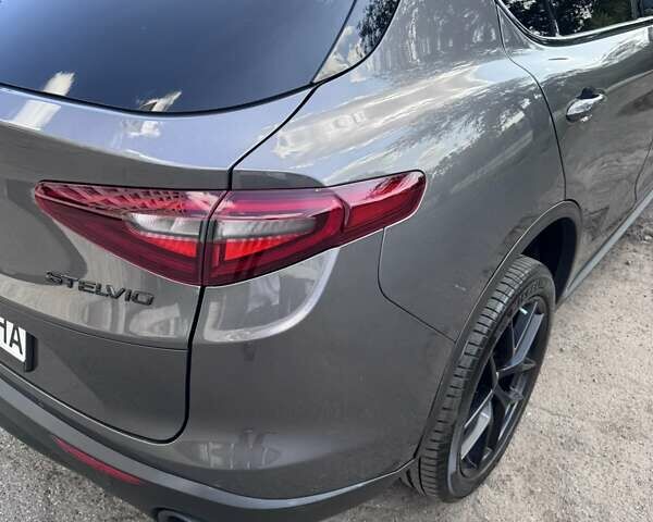 Альфа Ромео Стелвио 2017 в Киеве на Automoto.ua Серый Альфа Ромео Стелвио, объемом двигателя 2 л и пробегом 96 тыс. км за 24999 $, фото 26 на Automoto.ua