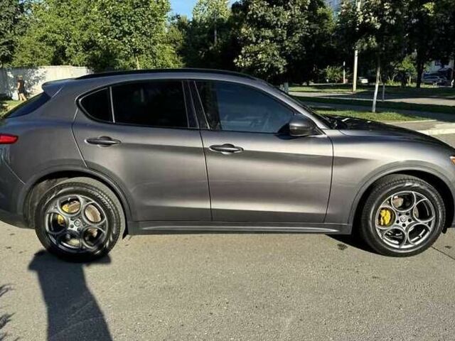 Серый Альфа Ромео Стелвио, объемом двигателя 2 л и пробегом 105 тыс. км за 18000 $, фото 3 на Automoto.ua