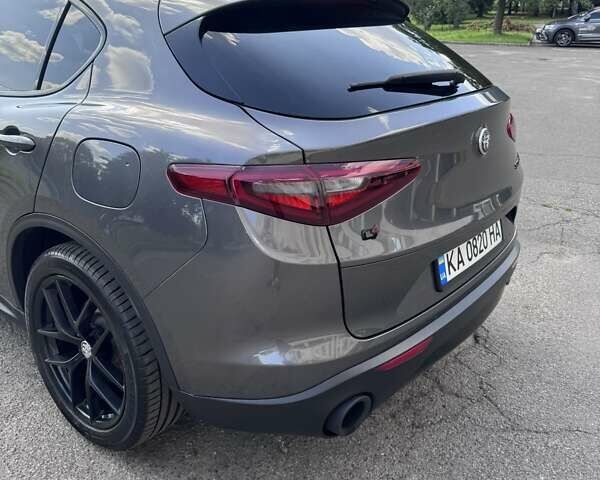 Альфа Ромео Стелвио 2017 в Киеве на Automoto.ua Серый Альфа Ромео Стелвио, объемом двигателя 2 л и пробегом 96 тыс. км за 24999 $, фото 23 на Automoto.ua