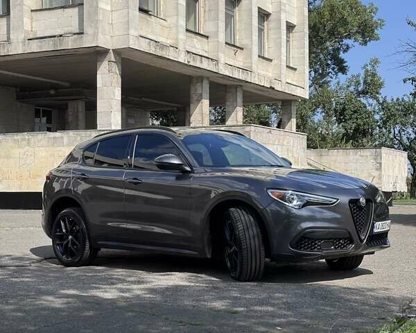 Альфа Ромео Стелвио 2017 в Киеве на Automoto.ua Серый Альфа Ромео Стелвио, объемом двигателя 2 л и пробегом 96 тыс. км за 24999 $, фото 1 на Automoto.ua