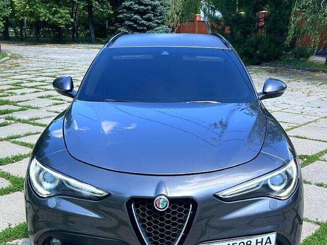 Альфа Ромео Стелвио 2017 в Харькове на Automoto.ua Серый Альфа Ромео Стелвио, объемом двигателя 2 л и пробегом 83 тыс. км за 22500 $, фото 2 на Automoto.ua