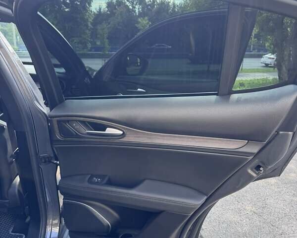 Альфа Ромео Стелвио 2017 в Киеве на Automoto.ua Серый Альфа Ромео Стелвио, объемом двигателя 2 л и пробегом 96 тыс. км за 24999 $, фото 50 на Automoto.ua