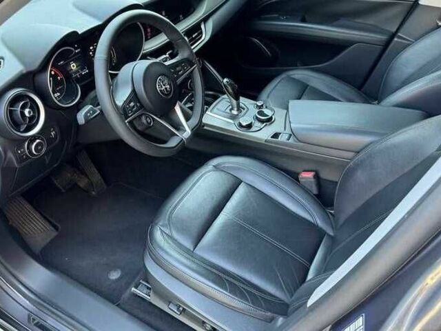 Серый Альфа Ромео Стелвио, объемом двигателя 2 л и пробегом 105 тыс. км за 18000 $, фото 6 на Automoto.ua