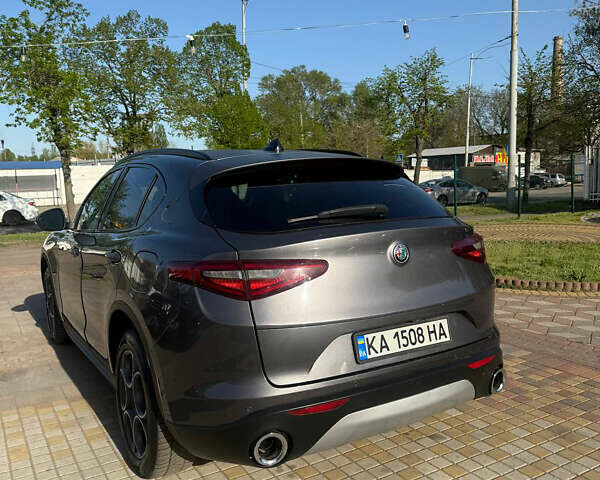 Серый Альфа Ромео Стелвио, объемом двигателя 2 л и пробегом 75 тыс. км за 25000 $, фото 8 на Automoto.ua