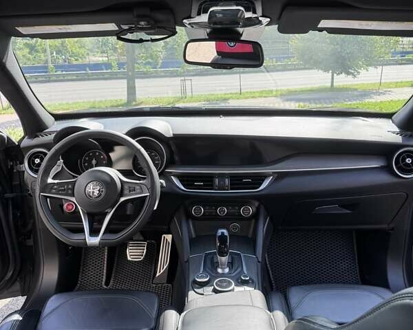 Альфа Ромео Стелвио 2017 в Киеве на Automoto.ua Серый Альфа Ромео Стелвио, объемом двигателя 2 л и пробегом 96 тыс. км за 24999 $, фото 58 на Automoto.ua