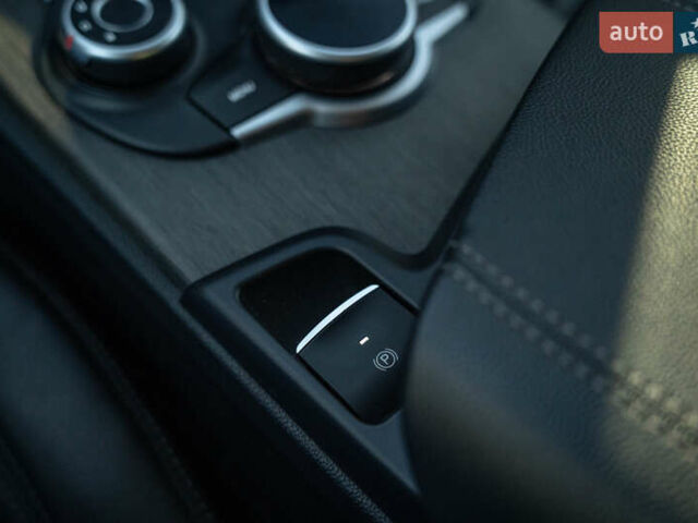 Серый Альфа Ромео Стелвио, объемом двигателя 2 л и пробегом 111 тыс. км за 20700 $, фото 29 на Automoto.ua