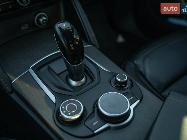 Серый Альфа Ромео Стелвио, объемом двигателя 2 л и пробегом 111 тыс. км за 20700 $, фото 28 на Automoto.ua