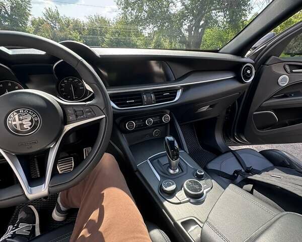 Альфа Ромео Стелвио 2017 в Киеве на Automoto.ua Серый Альфа Ромео Стелвио, объемом двигателя 2 л и пробегом 96 тыс. км за 24999 $, фото 32 на Automoto.ua