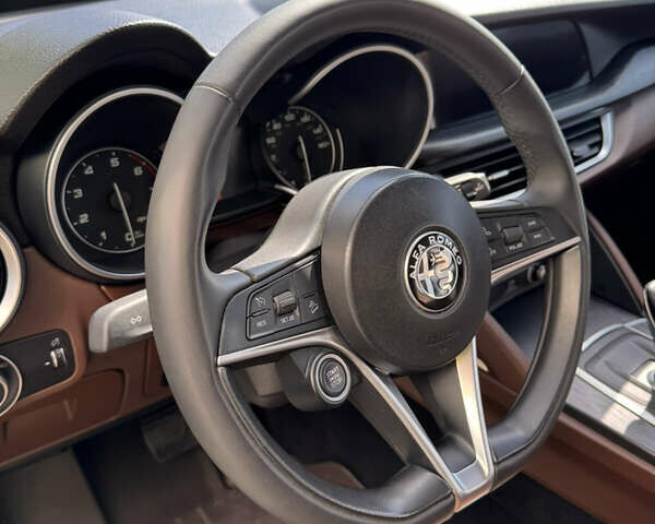 Серый Альфа Ромео Стелвио, объемом двигателя 2 л и пробегом 92 тыс. км за 19500 $, фото 9 на Automoto.ua