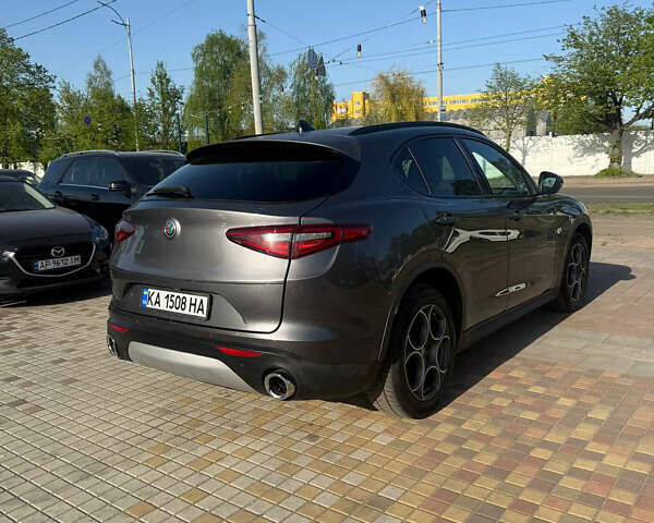 Серый Альфа Ромео Стелвио, объемом двигателя 2 л и пробегом 75 тыс. км за 25000 $, фото 1 на Automoto.ua