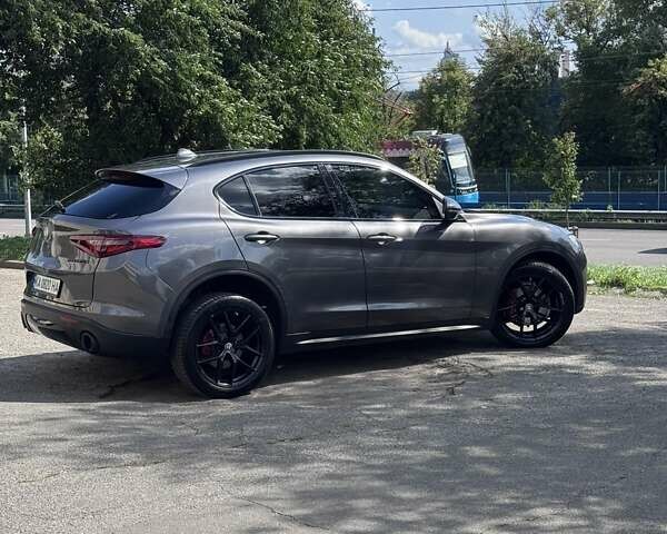 Альфа Ромео Стелвио 2017 в Киеве на Automoto.ua Серый Альфа Ромео Стелвио, объемом двигателя 2 л и пробегом 96 тыс. км за 24999 $, фото 4 на Automoto.ua