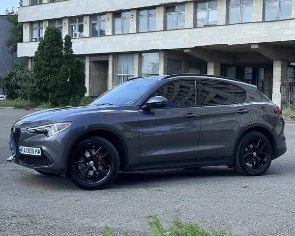 Альфа Ромео Стелвио 2017 в Киеве на Automoto.ua Серый Альфа Ромео Стелвио, объемом двигателя 2 л и пробегом 96 тыс. км за 24999 $, фото 10 на Automoto.ua