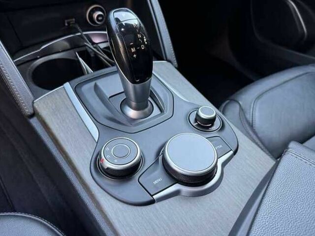 Серый Альфа Ромео Стелвио, объемом двигателя 2 л и пробегом 105 тыс. км за 18000 $, фото 10 на Automoto.ua