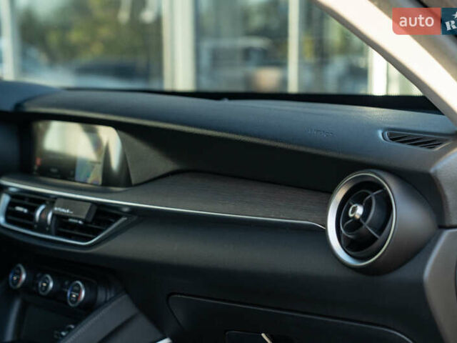 Серый Альфа Ромео Стелвио, объемом двигателя 2 л и пробегом 111 тыс. км за 20700 $, фото 30 на Automoto.ua