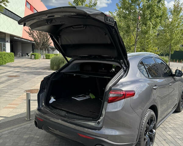 Серый Альфа Ромео Стелвио, объемом двигателя 2 л и пробегом 92 тыс. км за 19500 $, фото 1 на Automoto.ua