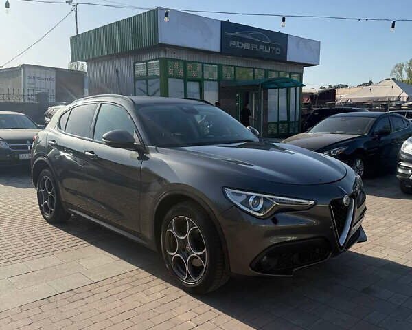 Серый Альфа Ромео Стелвио, объемом двигателя 2 л и пробегом 75 тыс. км за 25000 $, фото 2 на Automoto.ua