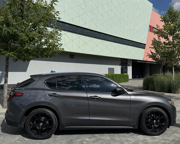 Серый Альфа Ромео Стелвио, объемом двигателя 2 л и пробегом 92 тыс. км за 19500 $, фото 5 на Automoto.ua