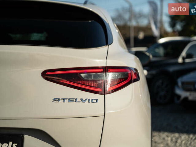 Серый Альфа Ромео Стелвио, объемом двигателя 2 л и пробегом 111 тыс. км за 20700 $, фото 7 на Automoto.ua