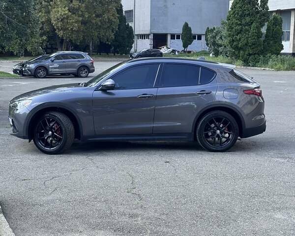 Альфа Ромео Стелвио 2017 в Киеве на Automoto.ua Серый Альфа Ромео Стелвио, объемом двигателя 2 л и пробегом 96 тыс. км за 24999 $, фото 9 на Automoto.ua