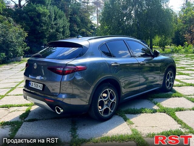 Альфа Ромео Стелвио 2017 в Харькове на Automoto.ua Серый Альфа Ромео Стелвио, объемом двигателя 2 л и пробегом 83 тыс. км за 22500 $, фото 5 на Automoto.ua