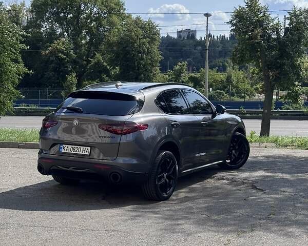 Альфа Ромео Стелвио 2017 в Киеве на Automoto.ua Серый Альфа Ромео Стелвио, объемом двигателя 2 л и пробегом 96 тыс. км за 24999 $, фото 5 на Automoto.ua
