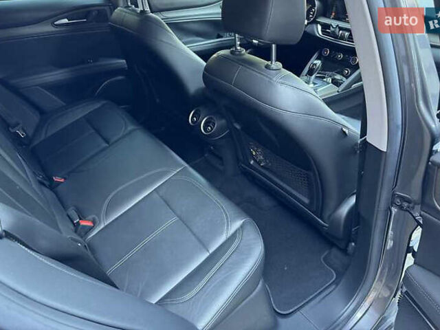 Сірий Альфа Ромео Стелвіо, об'ємом двигуна 2 л та пробігом 105 тис. км за 20000 $, фото 16 на Automoto.ua