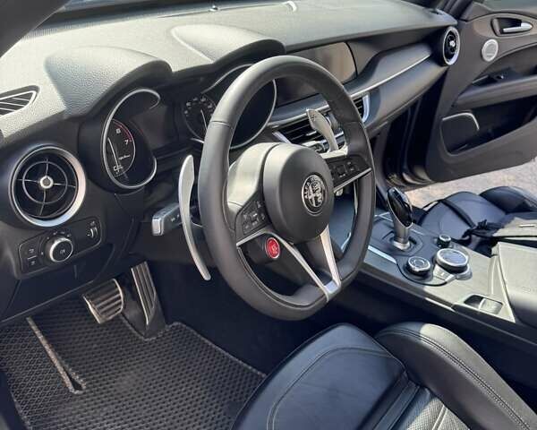 Альфа Ромео Стелвио 2017 в Киеве на Automoto.ua Серый Альфа Ромео Стелвио, объемом двигателя 2 л и пробегом 96 тыс. км за 24999 $, фото 45 на Automoto.ua