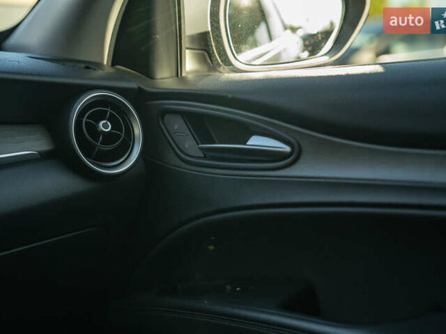 Серый Альфа Ромео Стелвио, объемом двигателя 2 л и пробегом 111 тыс. км за 20700 $, фото 31 на Automoto.ua