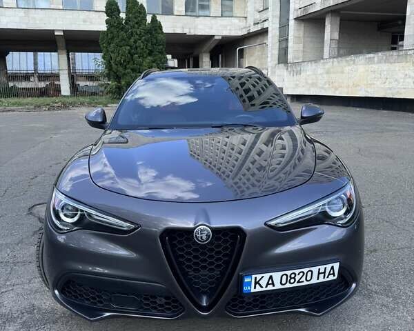 Альфа Ромео Стелвио 2017 в Киеве на Automoto.ua Серый Альфа Ромео Стелвио, объемом двигателя 2 л и пробегом 96 тыс. км за 24999 $, фото 13 на Automoto.ua
