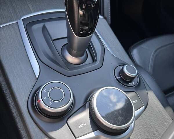 Альфа Ромео Стелвио 2017 в Киеве на Automoto.ua Серый Альфа Ромео Стелвио, объемом двигателя 2 л и пробегом 96 тыс. км за 24999 $, фото 65 на Automoto.ua