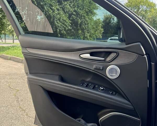 Альфа Ромео Стелвио 2017 в Киеве на Automoto.ua Серый Альфа Ромео Стелвио, объемом двигателя 2 л и пробегом 96 тыс. км за 24999 $, фото 30 на Automoto.ua