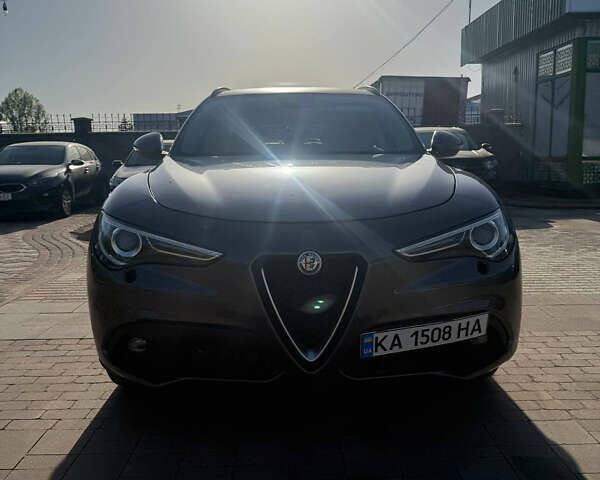 Серый Альфа Ромео Стелвио, объемом двигателя 2 л и пробегом 75 тыс. км за 25000 $, фото 5 на Automoto.ua