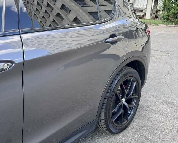 Альфа Ромео Стелвио 2017 в Киеве на Automoto.ua Серый Альфа Ромео Стелвио, объемом двигателя 2 л и пробегом 96 тыс. км за 24999 $, фото 21 на Automoto.ua