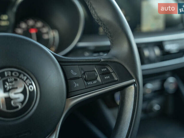 Серый Альфа Ромео Стелвио, объемом двигателя 2 л и пробегом 111 тыс. км за 20700 $, фото 24 на Automoto.ua