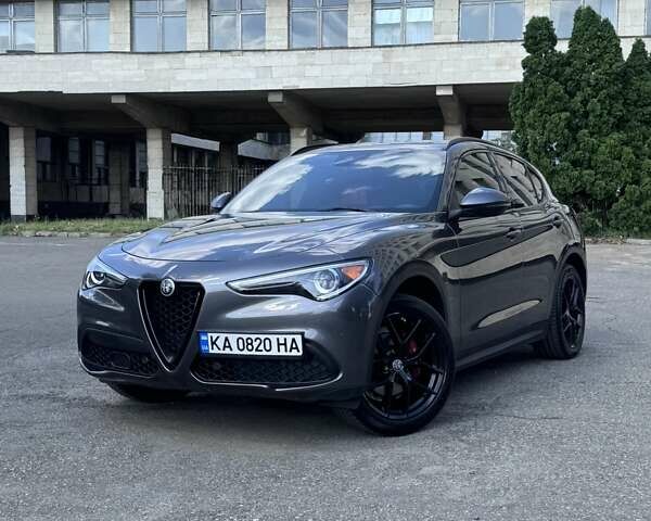 Альфа Ромео Стелвио 2017 в Киеве на Automoto.ua Серый Альфа Ромео Стелвио, объемом двигателя 2 л и пробегом 96 тыс. км за 24999 $, фото 12 на Automoto.ua