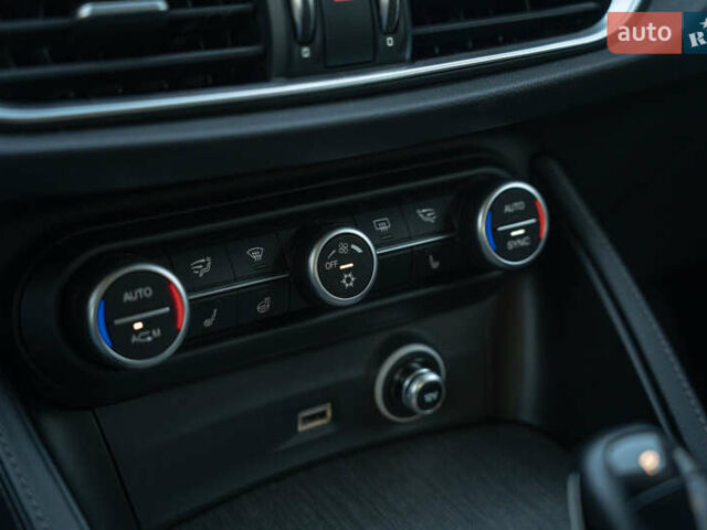 Серый Альфа Ромео Стелвио, объемом двигателя 2 л и пробегом 111 тыс. км за 20700 $, фото 27 на Automoto.ua