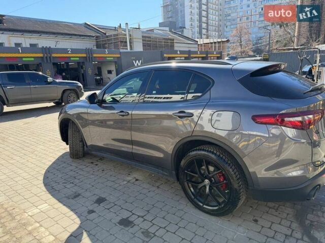Сірий Альфа Ромео Стелвіо, об'ємом двигуна 2 л та пробігом 107 тис. км за 20500 $, фото 4 на Automoto.ua