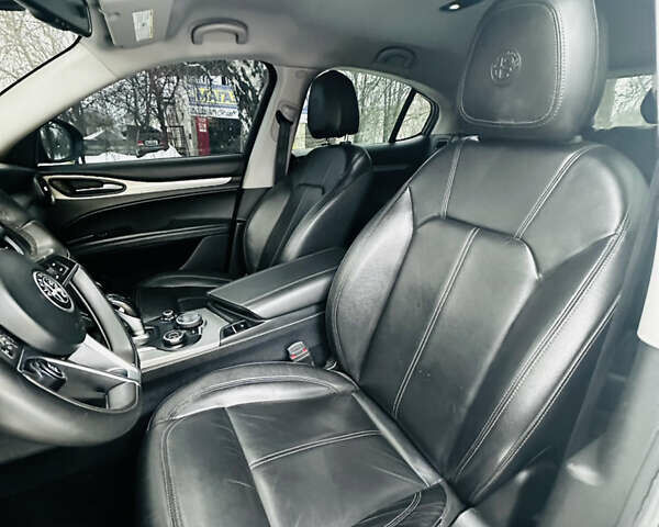 Сірий Альфа Ромео Стелвіо, об'ємом двигуна 2 л та пробігом 88 тис. км за 15500 $, фото 20 на Automoto.ua