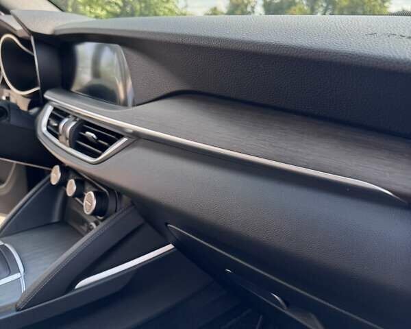Альфа Ромео Стелвио 2017 в Киеве на Automoto.ua Серый Альфа Ромео Стелвио, объемом двигателя 2 л и пробегом 96 тыс. км за 24999 $, фото 53 на Automoto.ua