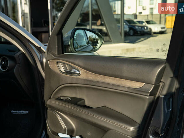 Серый Альфа Ромео Стелвио, объемом двигателя 2 л и пробегом 111 тыс. км за 20700 $, фото 38 на Automoto.ua