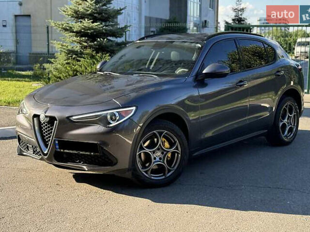 Сірий Альфа Ромео Стелвіо, об'ємом двигуна 2 л та пробігом 105 тис. км за 20000 $, фото 2 на Automoto.ua